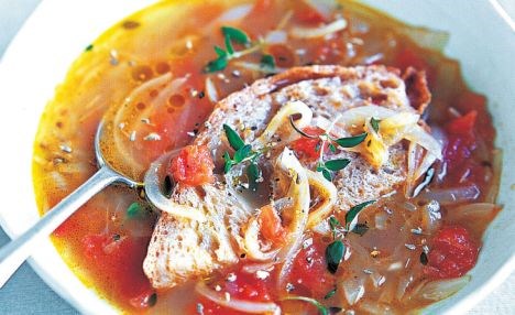 Onion, aniseed and tomato soup