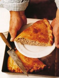 Onion pie (Calzone Pugliese)