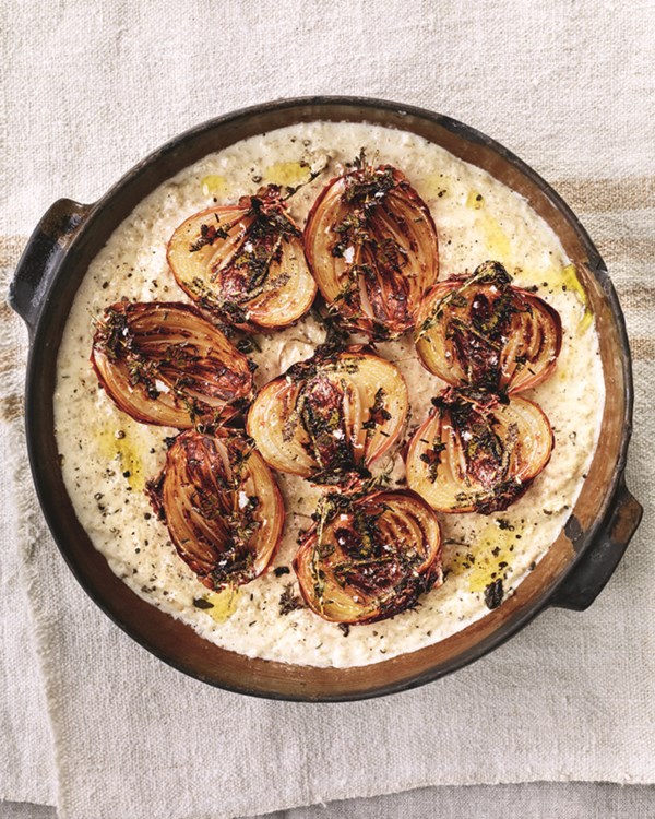Onion porridge with roasted onions and thyme