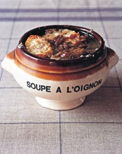 Onion soup (Soupe à l'oignon)