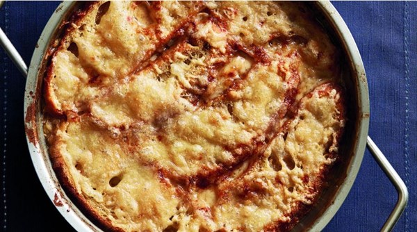 Onion soup with bread and fontina pasticciata (Zuppa di cipolle, pane e fontina pasticciata)
