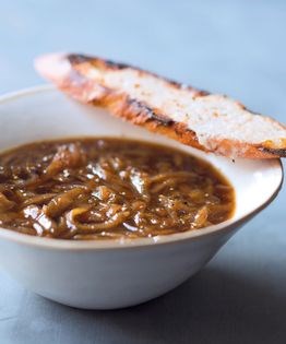 Onion soup with cheesy toast