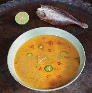 Onion soup with salted fish (Shur piyaz)