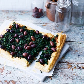 Onion, spinach and black olive tart
