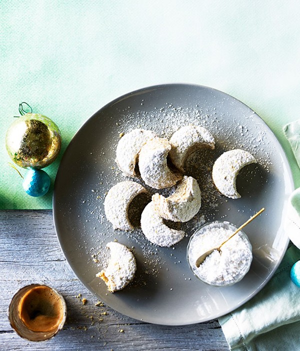 Orange and almond shortbread