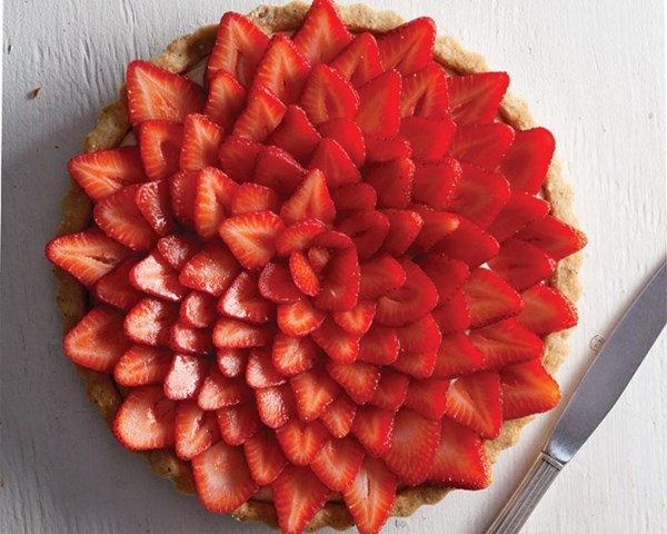 Orange and pistachio strawberry tart