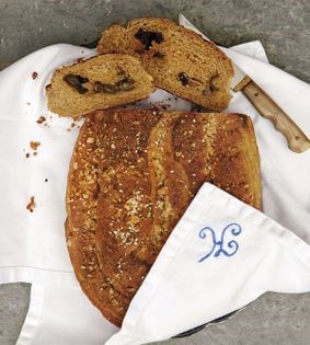 Orange and saffron olive oil bread (Vegan tsoureki)