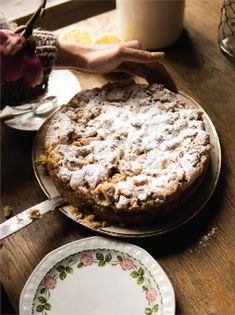 Orange-apple pie with meringue and streusel (Szarlotka)
