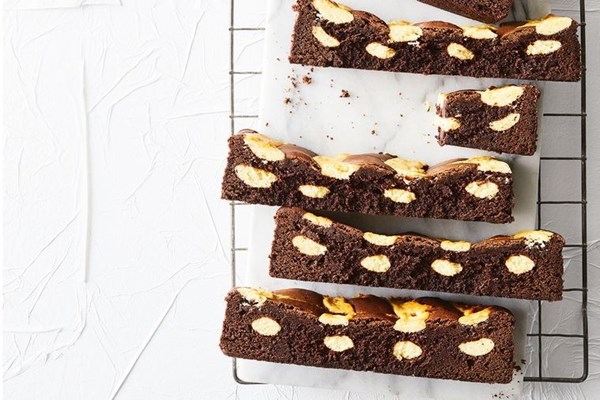 Orange cheesecake brownie