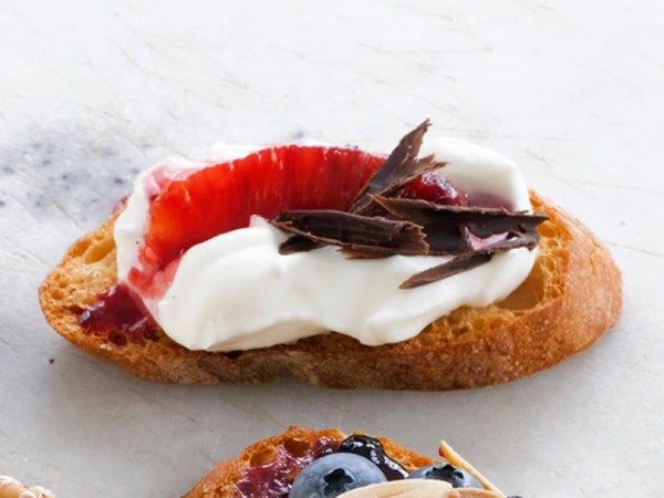 Orange-cream bruschetta