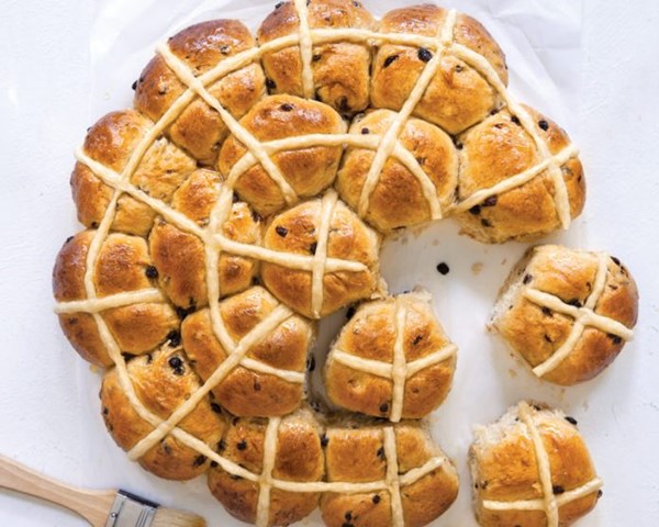 Orange currant hot cross buns