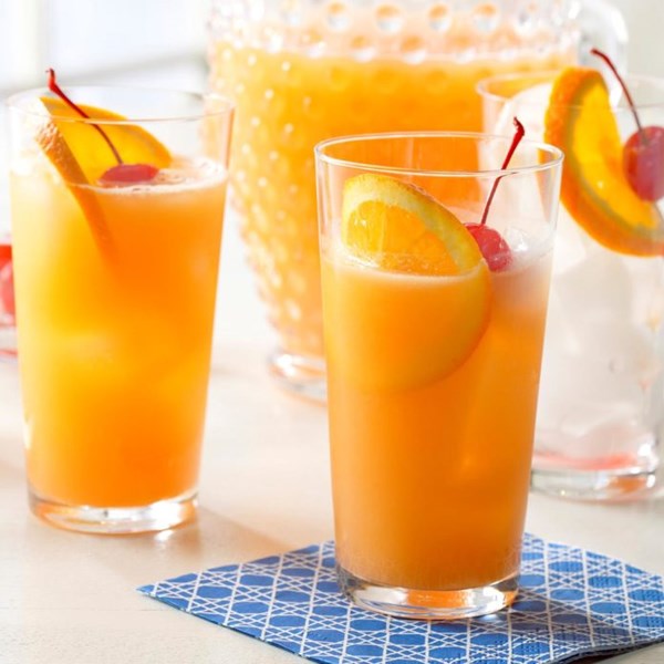 Orange juice spritzer 