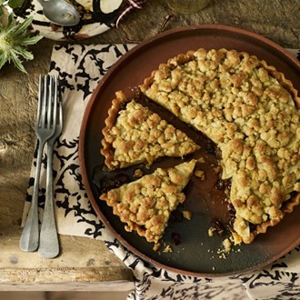 Orange-mincemeat crumble tart with orange-flower cream