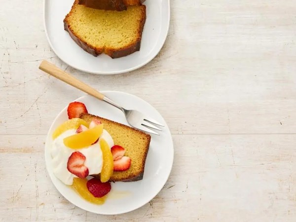 Orange-olive oil semolina cake