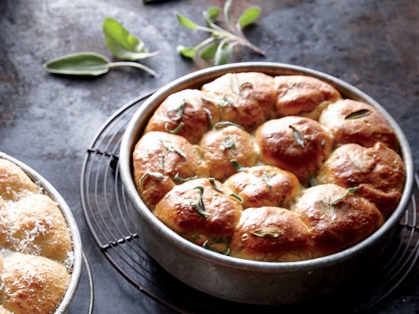 Orange-sage whole-wheat pull-apart rolls