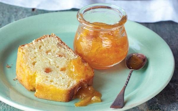 Orange-scented olive oil cake (Ciambella all'arancia)
