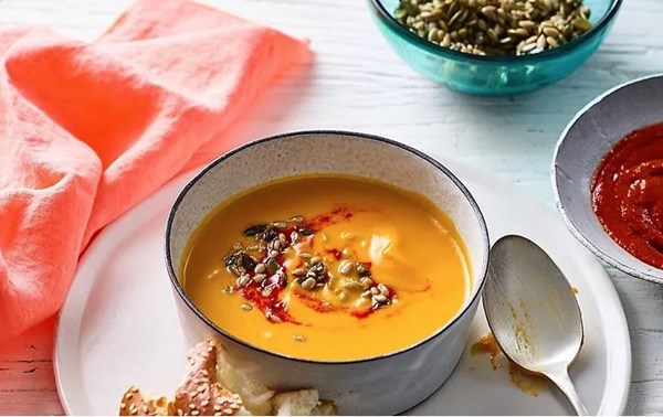 Orange soup with crunchy seeds and harissa (Marak katom)