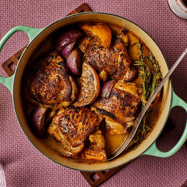 Orange-wine-braised chicken thighs 