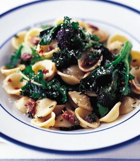 Orecchiette with broccoli and chilli (Orecchiette alle broccoli e peperoncino)