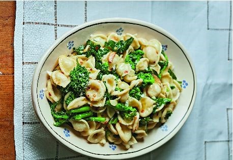 Orecchiette with broccoli rabe (Orecchiette con cime di rape)