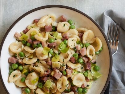Orecchiette with ham and leeks