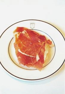 Organic cured beef, caviar or smoked salmon on toast (Lomo Ibérico de bellota, kaviar o salmén ahumado)