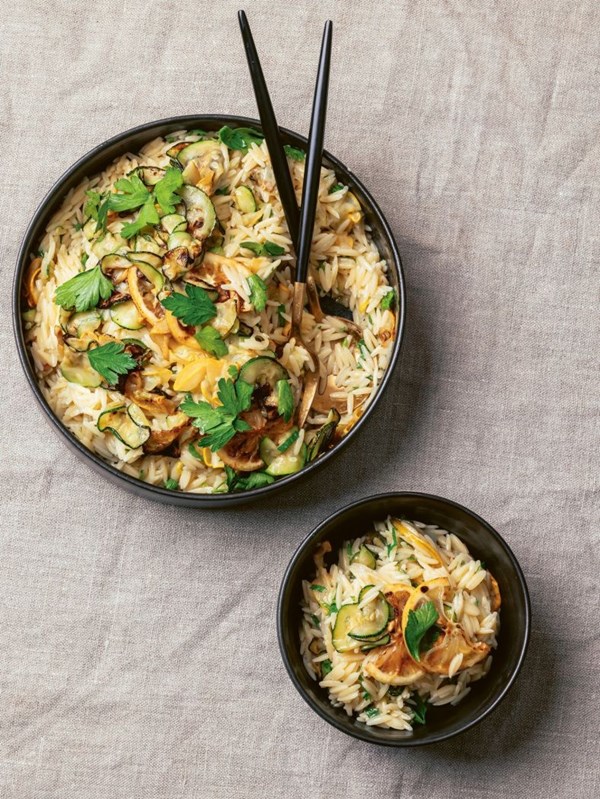 Orzo mit Zucchini und Zitrone