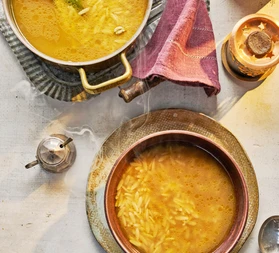 Orzo pasta soup (Shorbet lesan asfour) (Soha Darwish)