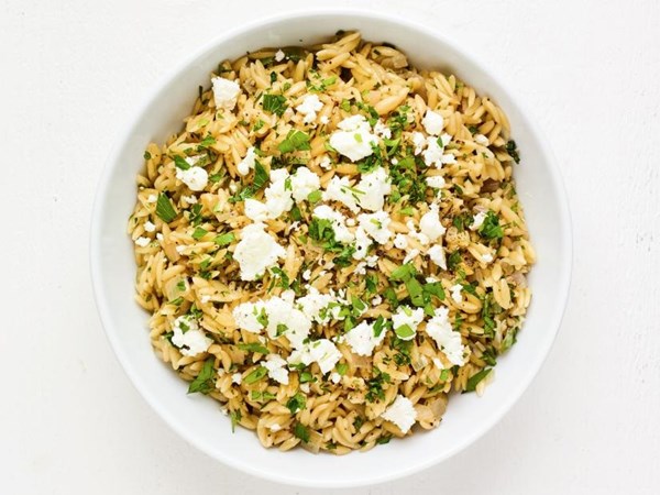 Orzo pilaf with goat cheese 