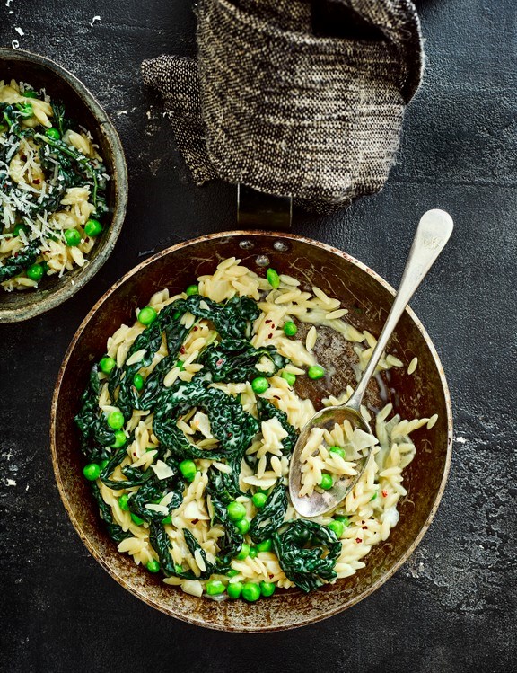 Orzo risotto with cavolo nero, peas and chilli