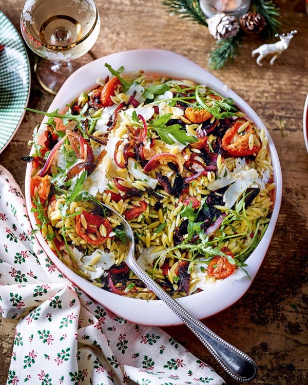Orzo, rocket and halloumi salad 
