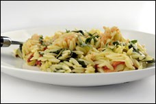 Orzo with shrimp, spinach and pineapple 
