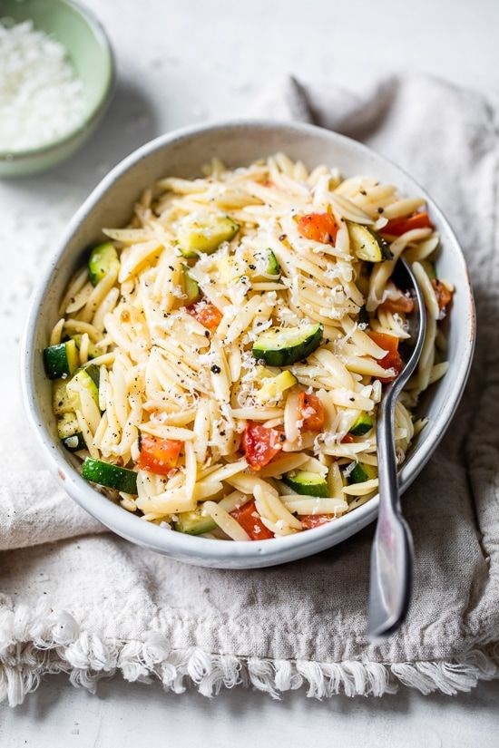 Orzo with zucchini and tomato