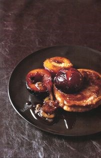 Ostrich medallions and caramelized plums with wine vinegar