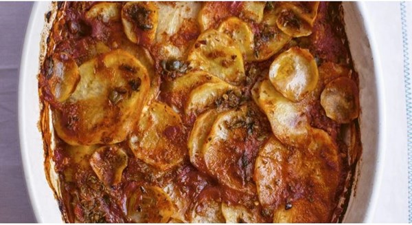 Oven-baked potatoes with capers and anchovies