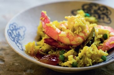 Oven-baked prawn pilaf