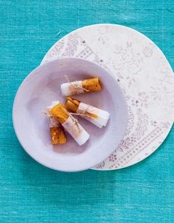 Oven-dried fruit roll-ups (mango and chilli pepper)