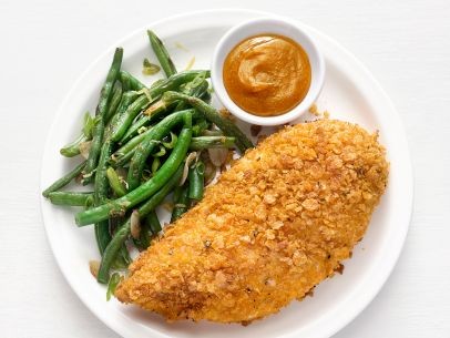 Oven-fried chicken with green beans