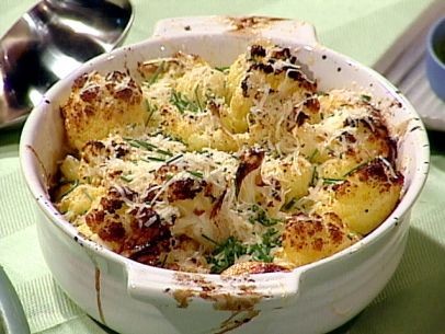 Oven-roasted cauliflower with garlic, olive oil and lemon juice