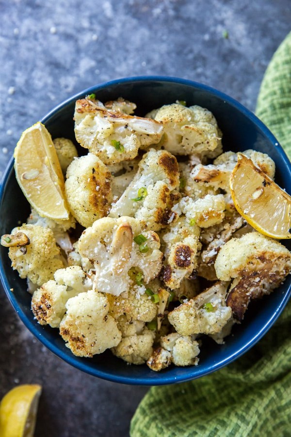 Oven-roasted cauliflower with garlic, olive oil and lemon juice