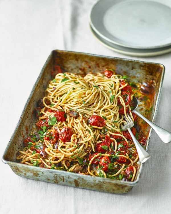 Oven-roasted pasta puttanesca 