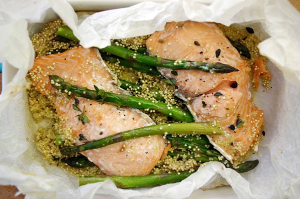 Oven roasted quinoa with salmon and asparagus