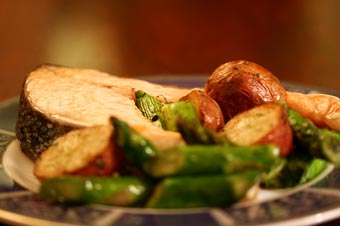 Oven-roasted salmon, asparagus and new potatoes