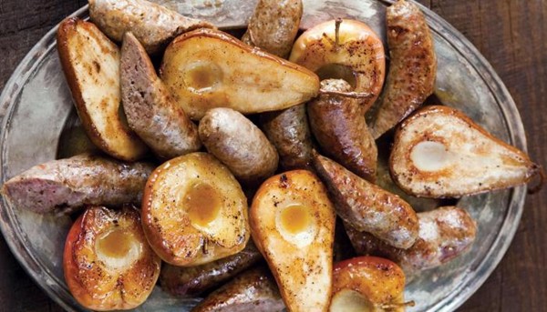 Oven-roasted sausages with Riesling, apples and pears