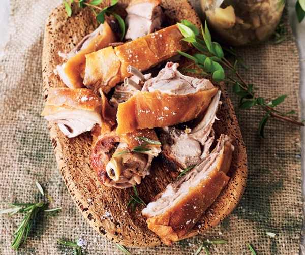 Oven-roasted suckling pig with scented apple sauce (Porcetto arrosto con salsa alle mele)