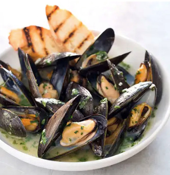 Oven-steamed mussels with hard cider and bacon