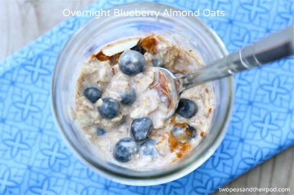 Overnight blueberry almond oats