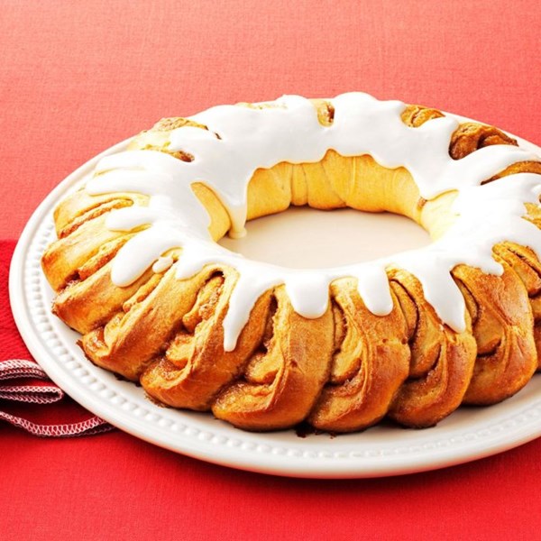 Overnight cinnamon wreaths