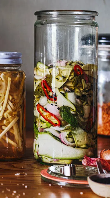Overnight courgette pickles (Piclau corbwmpen unnos)