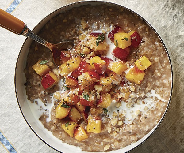 Overnight oatmeal with sweet marinated peaches